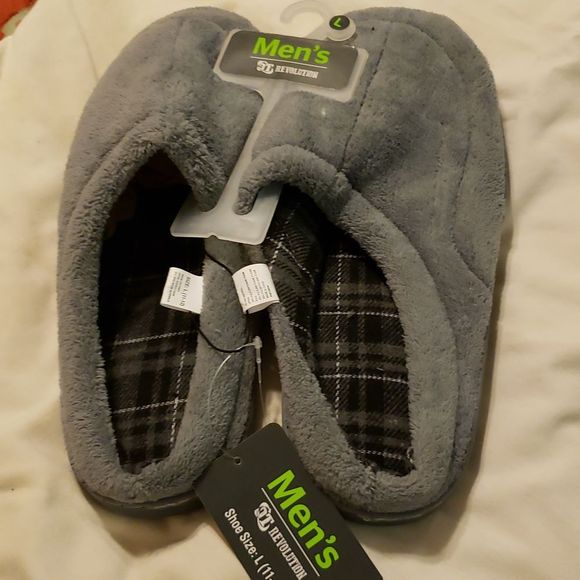 Revolution Other - New mens house slippers lg